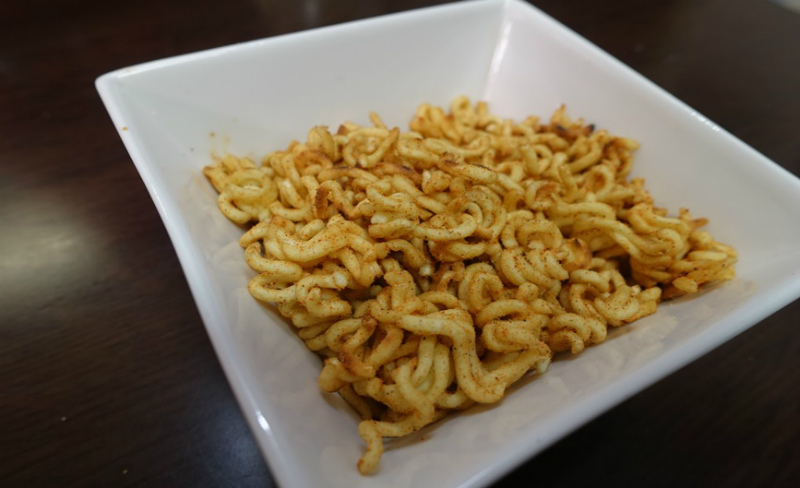辛ラーメンアレンジレシピ「ピリ辛でお酒が進むベビースター風おつまみ」の画像
