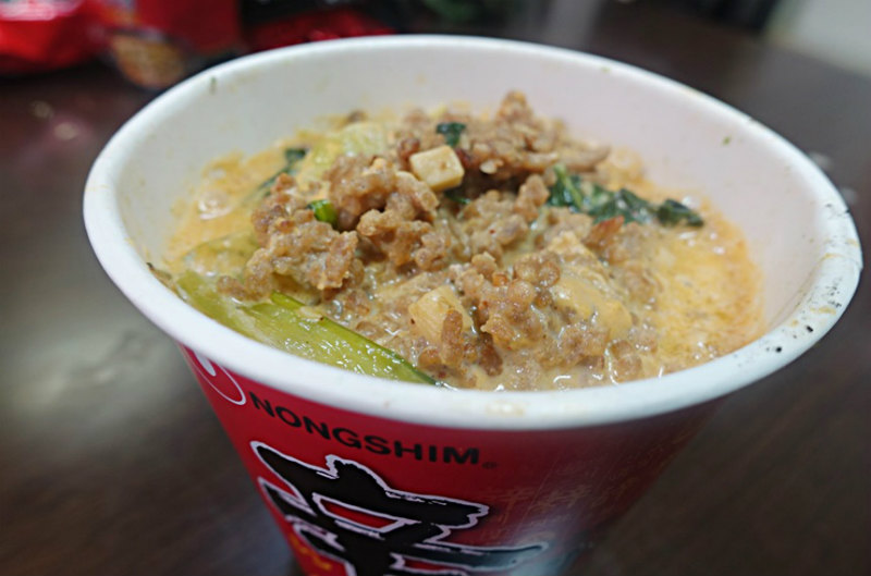 辛ラーメンアレンジレシピ「マイルドな辛さが女性に人気!豆乳担々麺風ラーメン」の画像